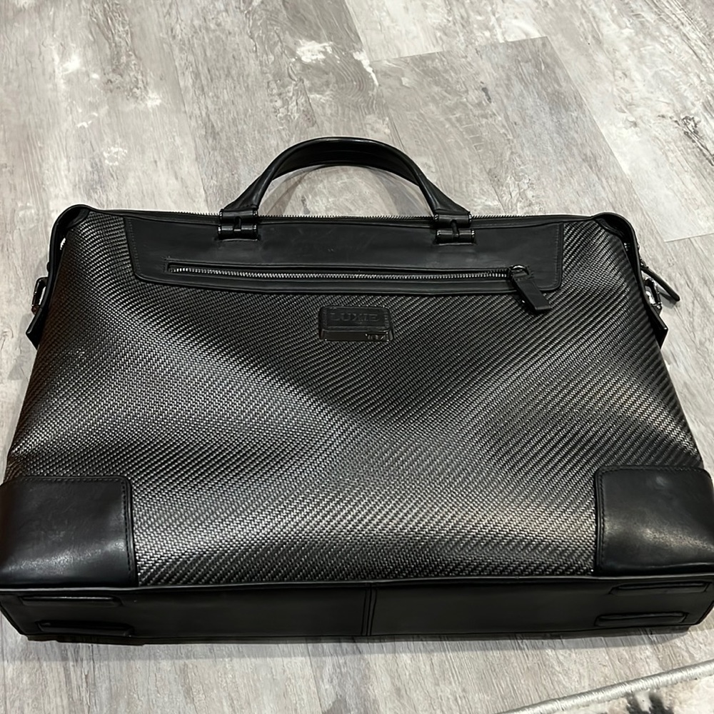 Tumi Indianapolis CFX Carbon Fiber Laptop Brief Messenger Bag #35611CB $1000